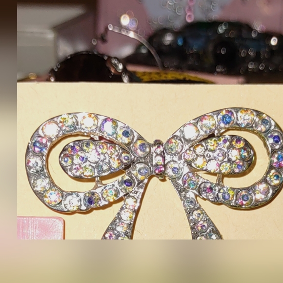 AB Crystal Bow Brooch - Picture 7 of 12